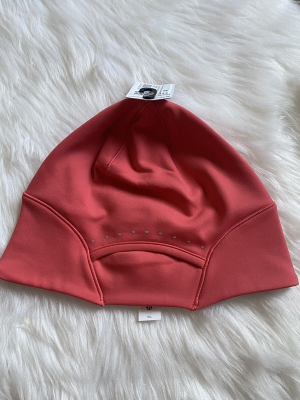 Lululemon Women’s Run For It All Beanie PLBR pink new