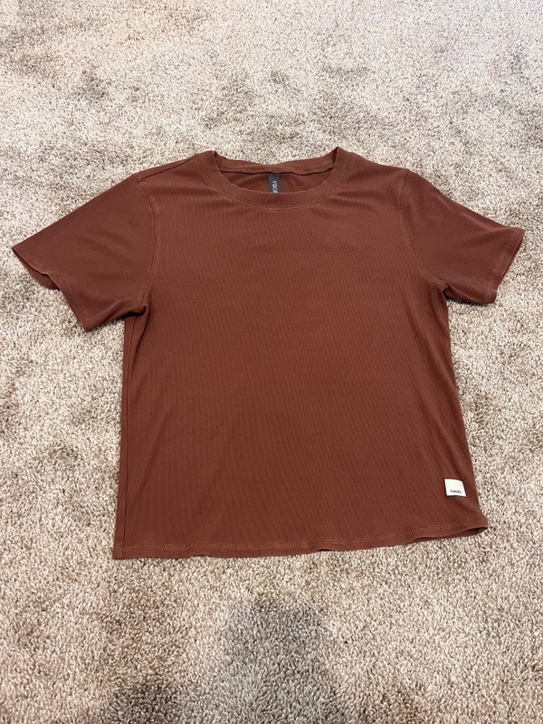 Vuori Women’s Fitted Ribbed Tee size Large
