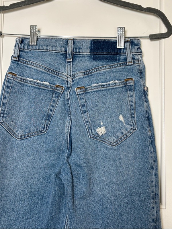 Abercrombie & Fitch Curve Love The 90's Straight Ultra High Rise Jeans (24/00) gallery