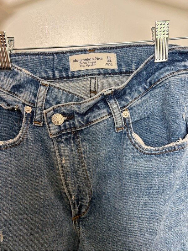 Abercrombie & Fitch Curve Love The 90's Straight Ultra High Rise Jeans (24/00) gallery
