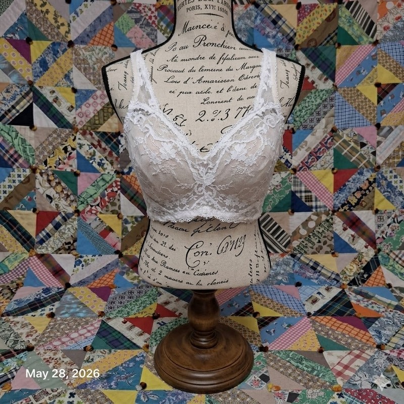 Victoria’s Secret Lined Demi Cup Longline Bra Size 38C White Floral Lace