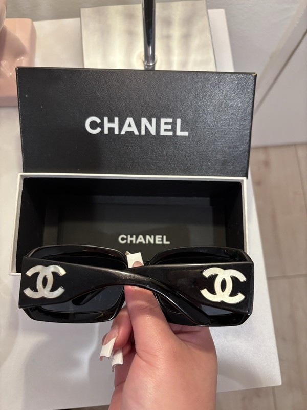 Vintage CHANEL Women’s mother of pearl Sunglasses Black