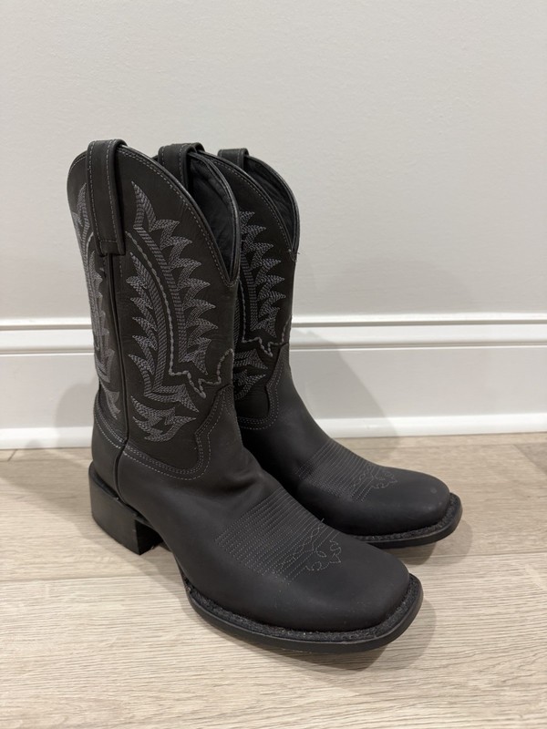 Cowboy boots women’s size 10