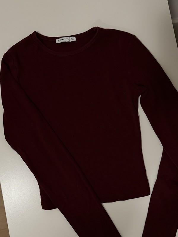 Bershka Women’s Burgundy Solid Crew Neck Long Sleeve T-Shirt, Size S