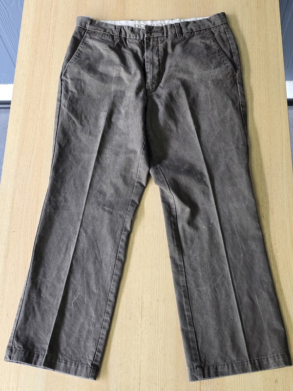Dockers D3 Classic Fit Men’s Gray Khaki Pants Straight Leg Flat Front Chinos 36