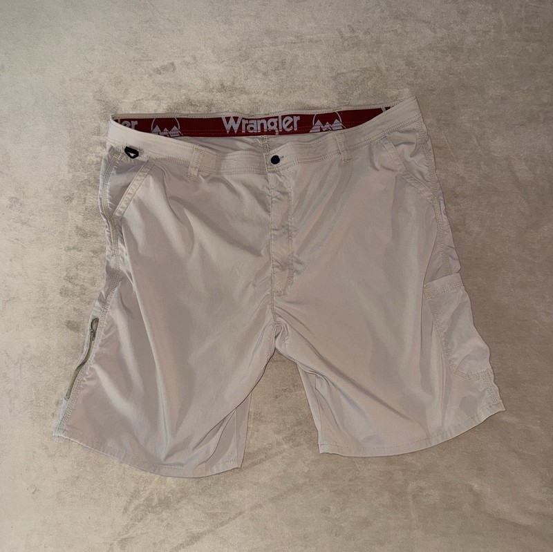 MEN’S WRANGLER OUTDOOR PERFORMANCE UTILITY SHORTS SZ 48 FLEX UPF ~ EUC