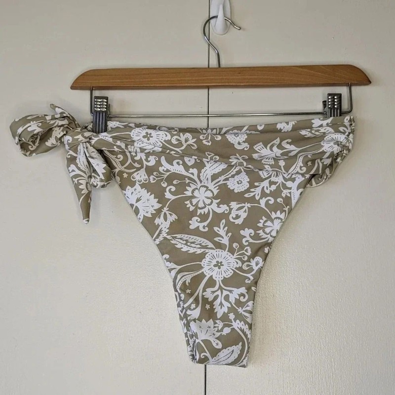 AILA BLUE Vivien Bikini Swimsuit Bottoms Botanica Medium Z535-29