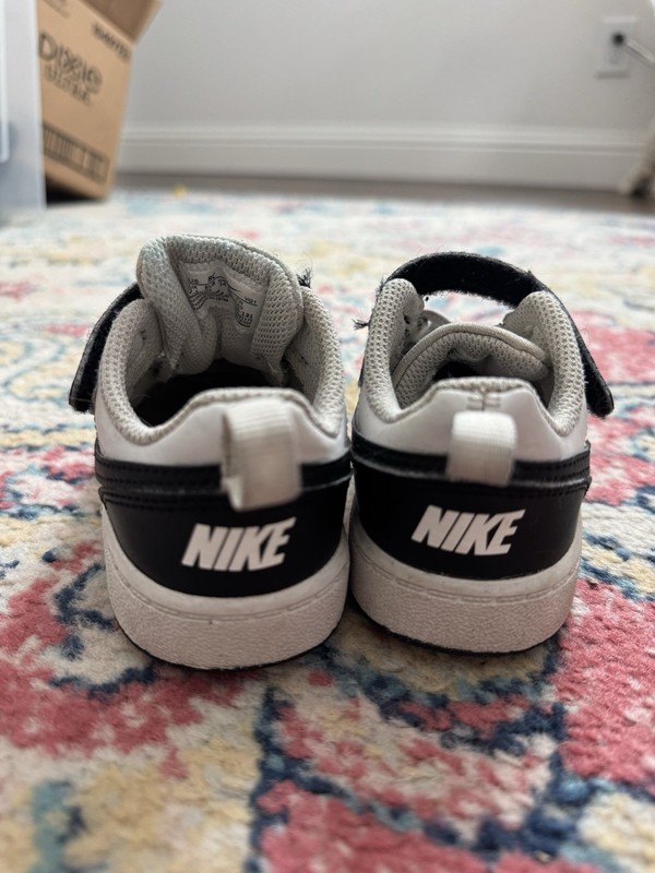 Nike Toddler Court Borough Low Top Black And White Size 8c EUC gallery