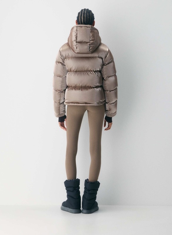 ARITZIA The Super Puff Shorty Liquid Shine Down Ski Jacket - Modern Taupe - M gallery