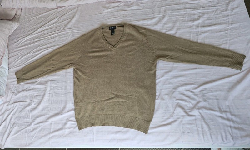 Neiman Marcus Cashmere Sweater Men’s Medium Camel V Neck Scotland Pullover