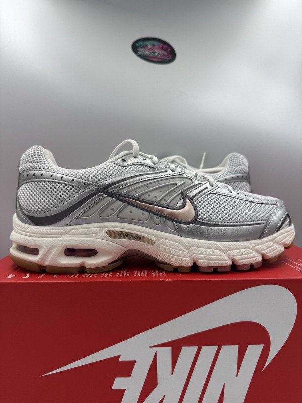 Nike Air Max Moto 2K White Metallic Red Bronze IO0365-100 Size 11 Women