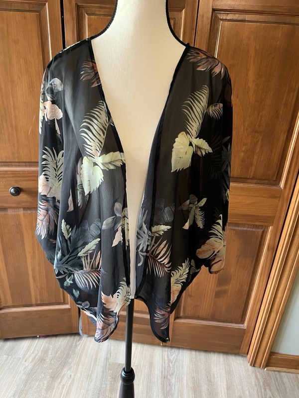 Women’s Chicgal Lot of 2 Floral Print Kimono Style Tops Sz L