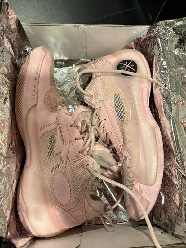 Li-Ning Way of Wade 10 Cherry Blossom (Included With Victory Insoles)