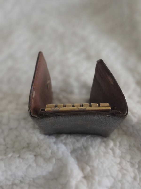0008- Vintage Authentic Louis Vuitton Monogram 6 Ring Key Holder gallery