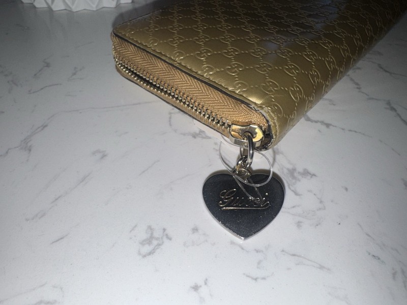 Gucci Gold Logo Zip-Around Wallet Heart Zipper Pull (Broken zipper pull) gallery