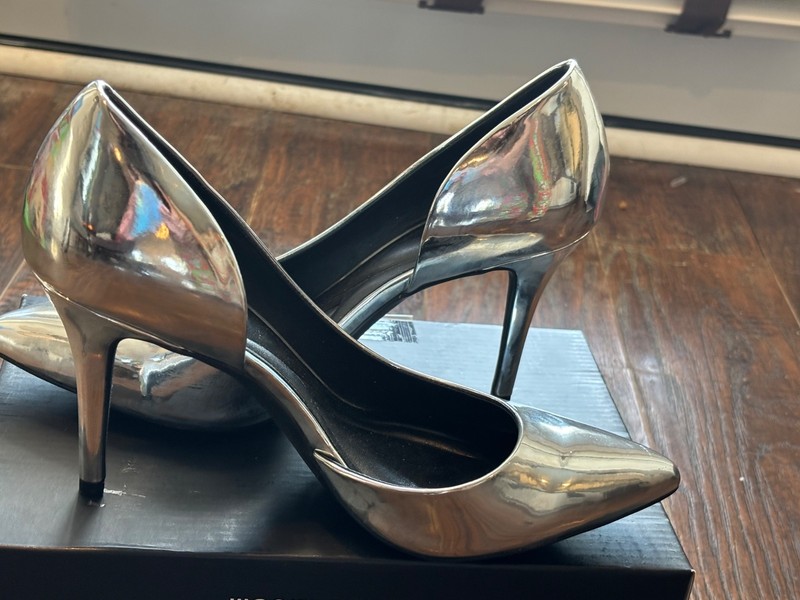 Jessica Simpson Pointed Toe D’orsey Pump – Silver – 9M – NWOT/NWOB