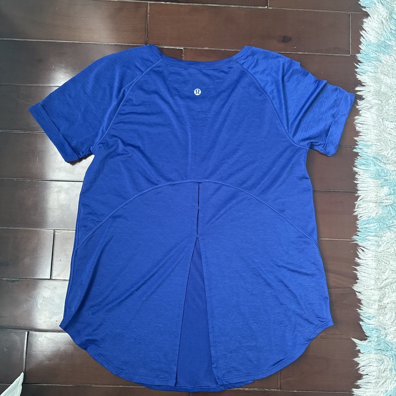 Lululemon Lightweight Split Back Training Shirt Womens Small Blue Short Sleeve gallery