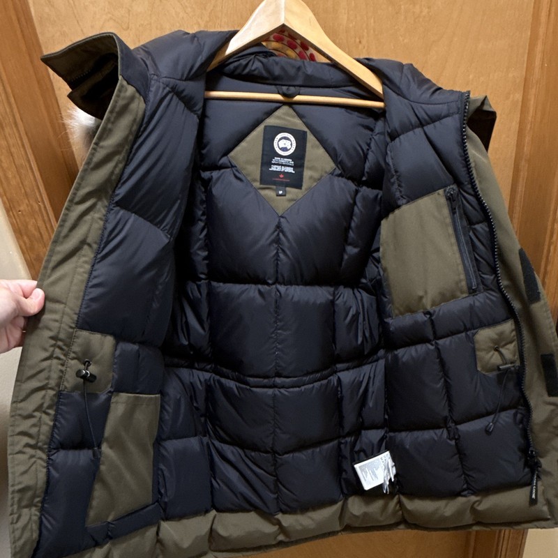 Canada Goose Arctic Program Men's Green Down Parka Fur Trim Hood Zip Size S gallery