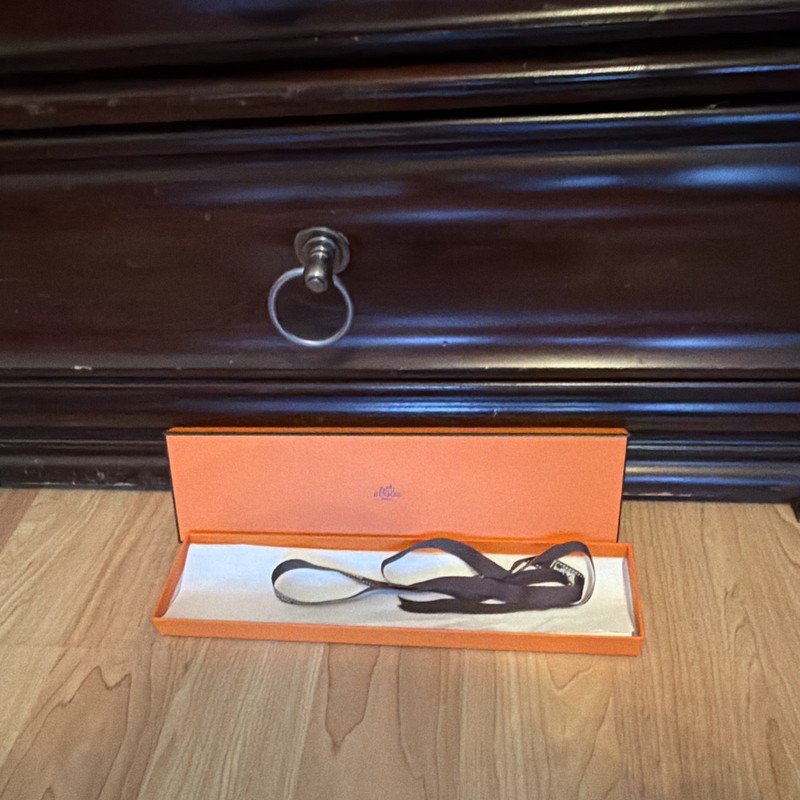 Authentic Hermes box with ribbon 13,2*3,5*1