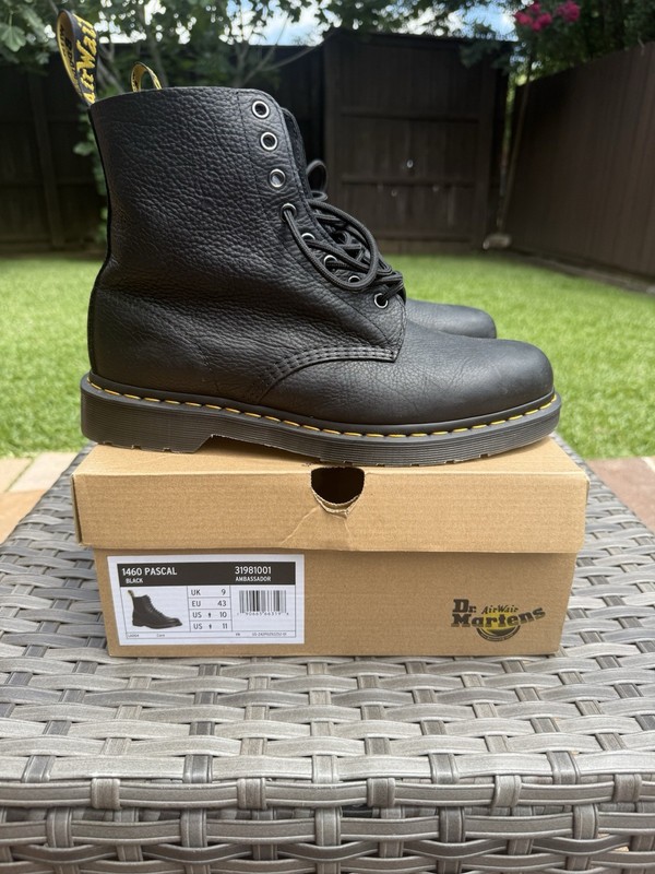Dr. Martens Men’s Black Leather Lace-Up Combat Ankle Boots US 10