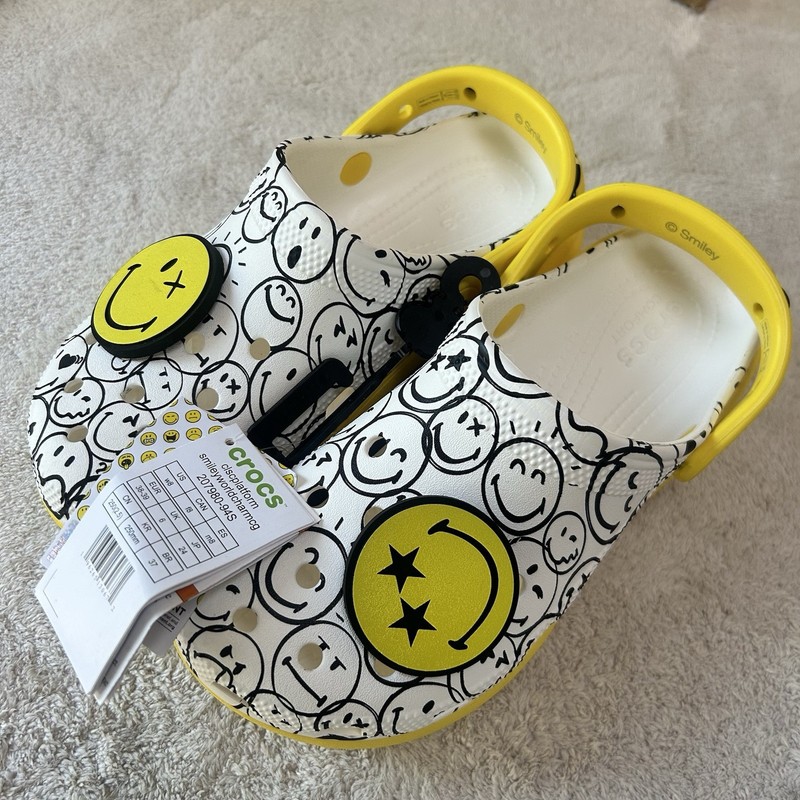 Iconic Crocs Comfort **Smiley World Collaboration ** Women’s size 8