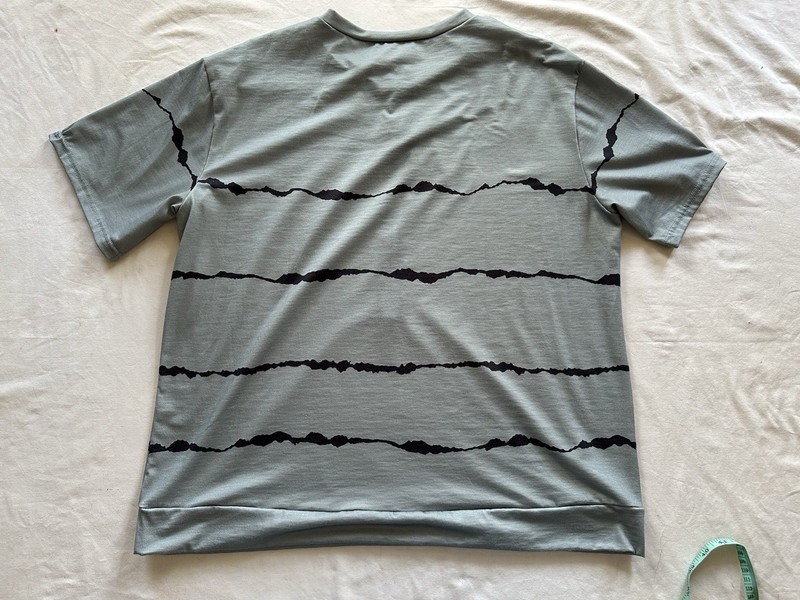 Modern Streetwear Zip Front Tee – Abstract Stripe – Unisex M – 22” P2P