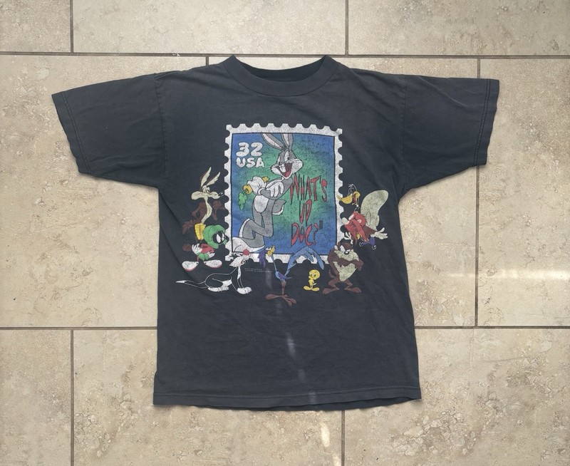Looney Toons T-Shirt Taz Wile Coyote Yosemite Sam, Size Medium , Vintage 90s