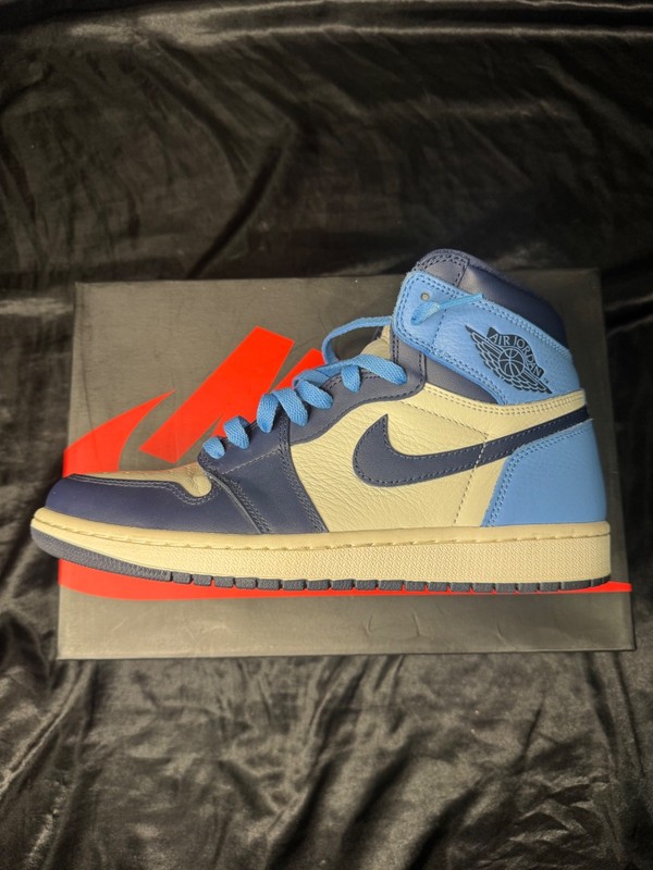 Size 9 – Jordan 1 Retro OG High Obsidian UNC 2019