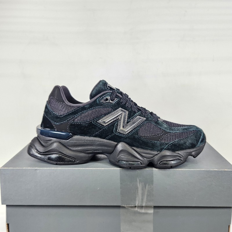5.5 MEN / 7 WOM – New Balance 9060 – Black / Phantom / Magnet – U9060BPM (sc)