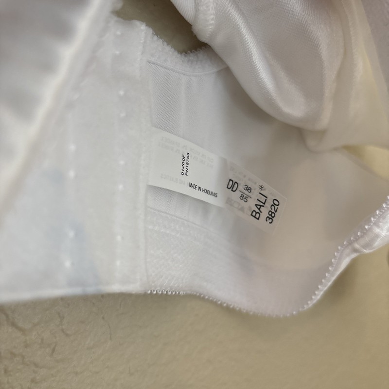 Beauty by Bali Womens Size 38DD Classic Support Wirefree Bra DFB820 White NEW gallery