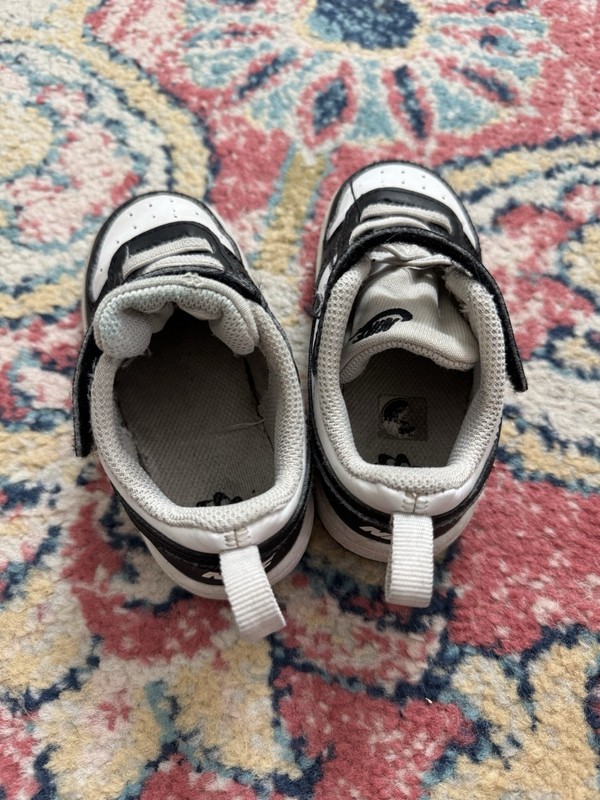 Nike Toddler Court Borough Low Top Black And White Size 8c EUC gallery