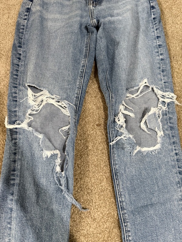 Womens American Eagle Strigid Ripped Knee Light Wash Mom Jeans Size 00R gallery