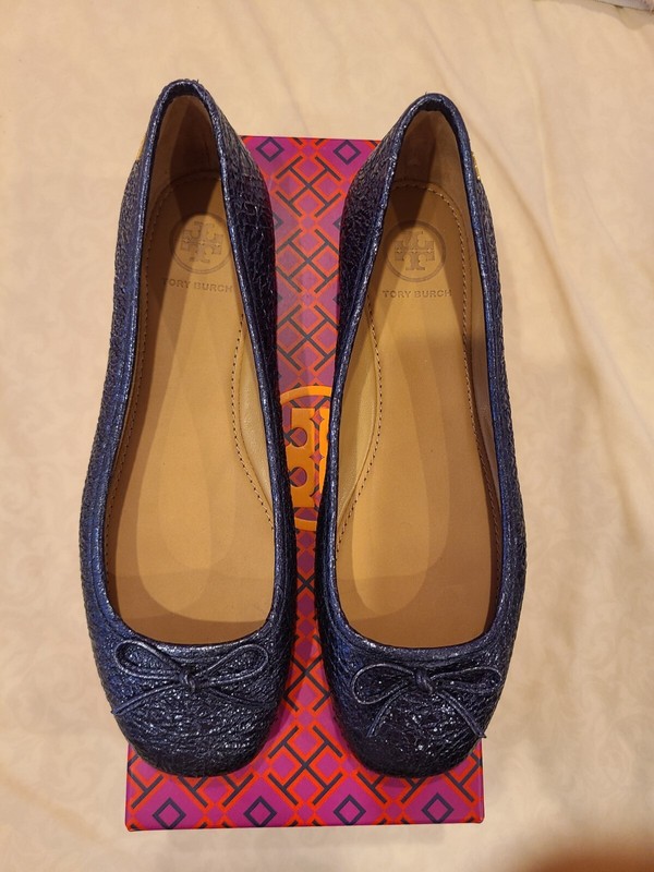 NIB TORY BURCH Laila 2 Bow Driver Ballet Flat US 5 Navy Metallic/Crinkle Leather
