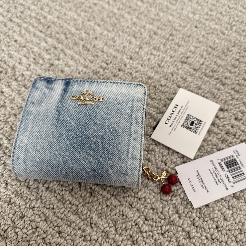 🍒 COACH Snap Wallet In Loved Denim With CHERRIES Charm CEC35 Gold/Light Indigo gallery