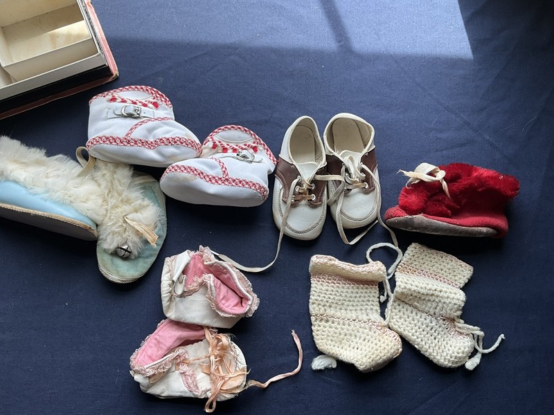 Vintage Lot Of 4 Pairs Of Infant Shoes Leather Crochet Mixed Materials