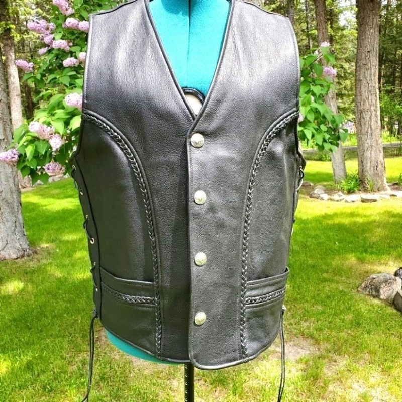 0742. NEW!!!! Genuine Leather Riding Vest in Black w/2 ~Concealed Carry Pockets