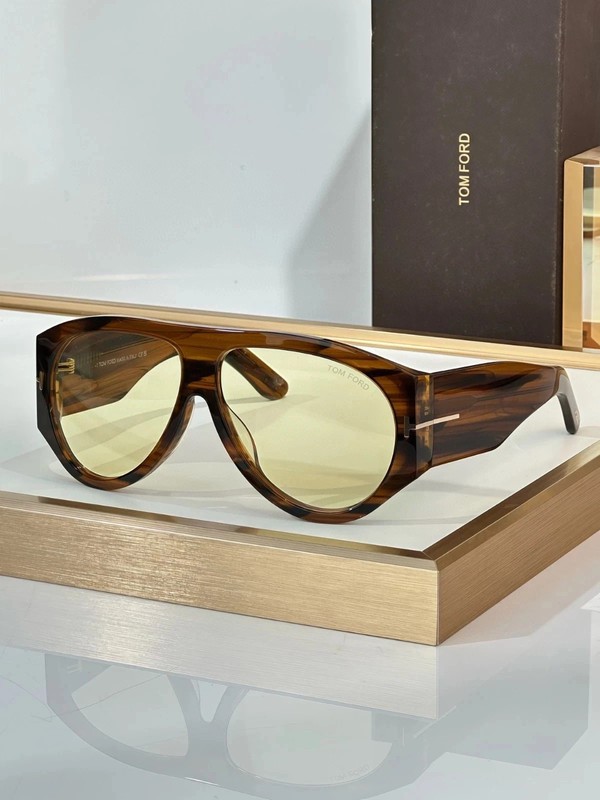 Tom Ford Bronson TF1044 60 12-140 Unisex Sunglasses Wood grain Frame Tea Lens