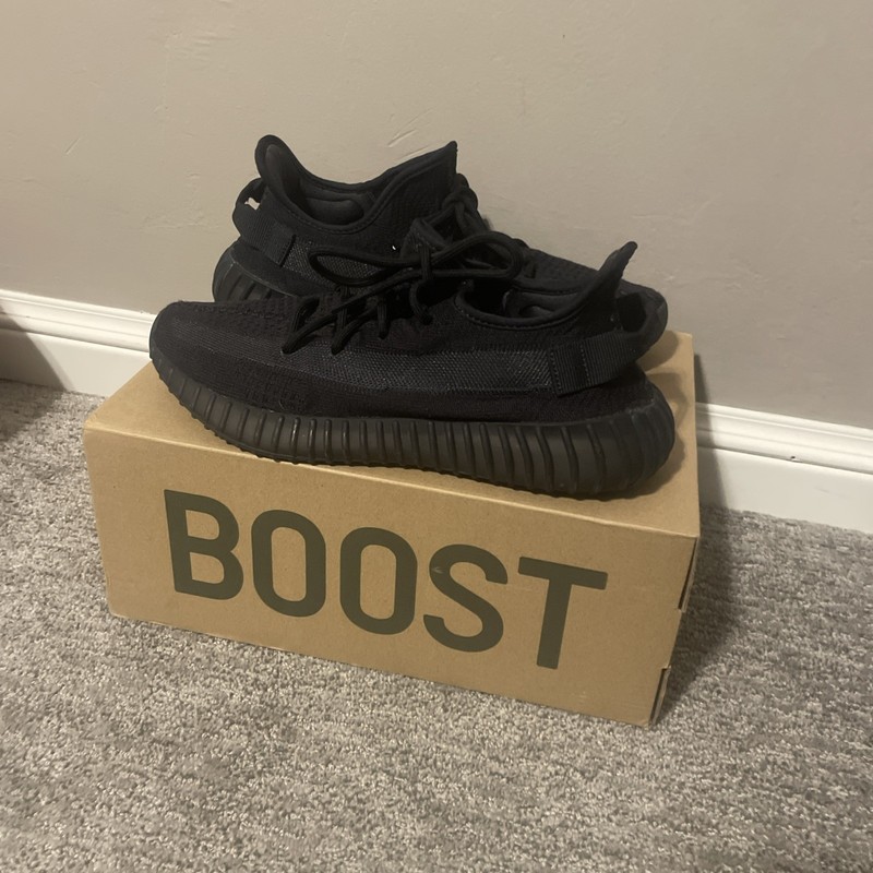 Yeezy 350 V2 Onyx (Size 10.5)