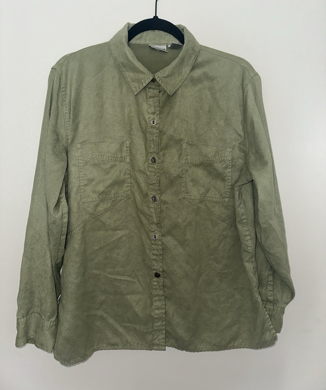 Chico’s Green Solid Polyester Woven Button-Up Shirt Long Sleeve Collared 2