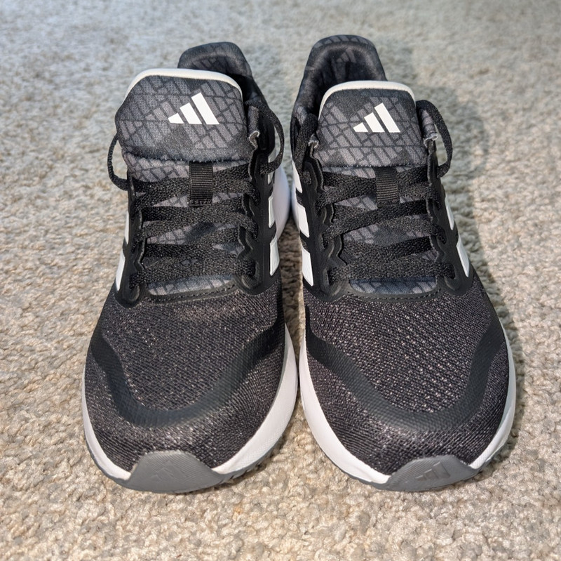 BRAND NEW Adidas Runfalcon 5 J Running Sneaker Black/White Size 4.5 Youth gallery