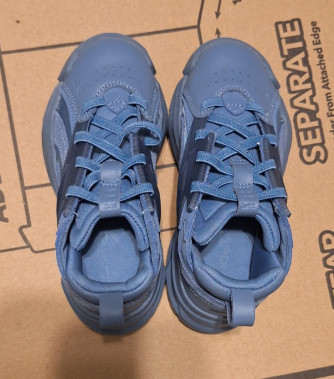 Reebok x Cardi B Club C V2 Kids Sneakers, US 10, Blue Slate gallery