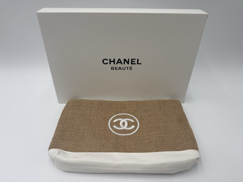 CHANEL Beaute VIP Raffia Pouch New