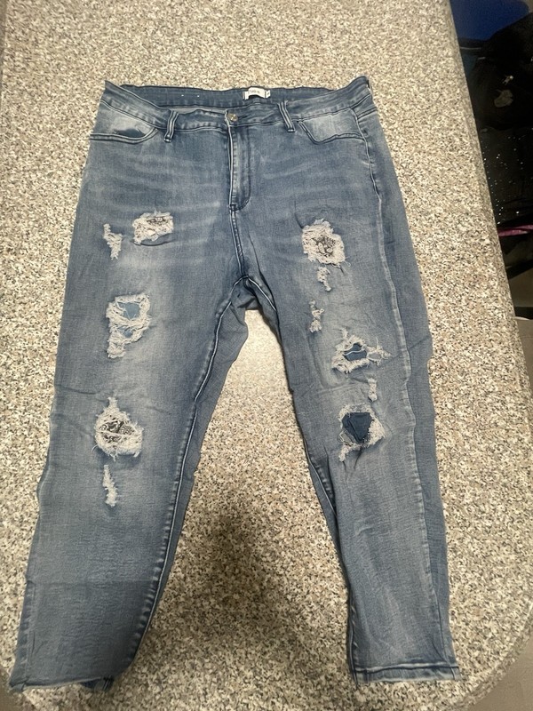 rue21 Women’s Plus Blue Denim High Rise Distressed Straight 5-Pocket Jeans