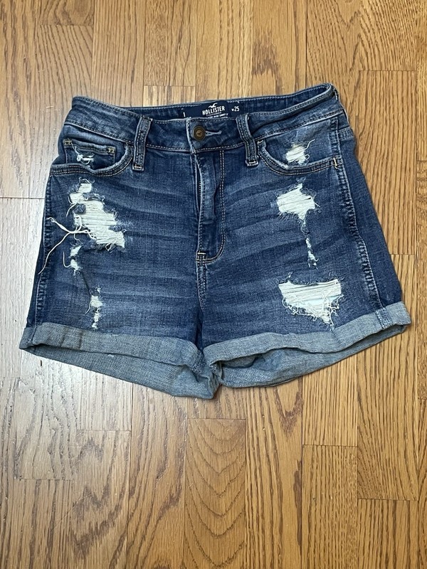 Hollister, Curvy High Rise Distressed Shorts, 3 Inch, Size 1.