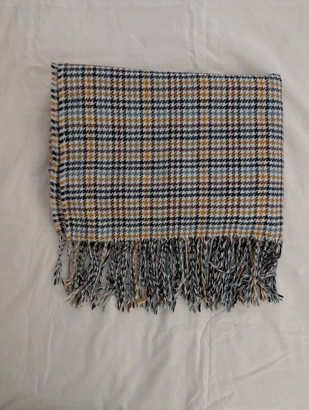 Mango MNG Multicoloured houndstooth plaid scarf w/ fringe 28″W x 77″ L+ fringe