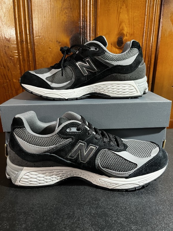 New Balance 2002R Classics Black Gray Casual M2002RBL (U2002RC) Size 8.5 Men gallery