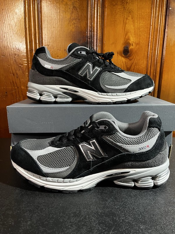 New Balance 2002R Classics Black Gray Casual M2002RBL (U2002RC) Size 8.5 Men gallery