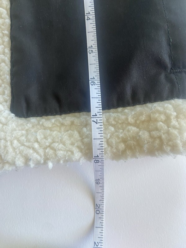 G.H. Bass & Co. Sherpa Fleece Full Zip Vest w/ Pockets Kids Size 5 Ivory/Black gallery