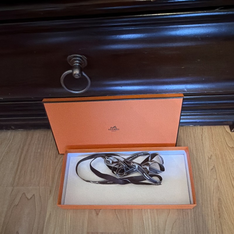 Authentic HERMES box with ribbon 11,3*5,4*1