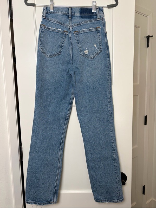 Abercrombie & Fitch Curve Love The 90's Straight Ultra High Rise Jeans (24/00) gallery